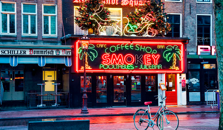 Ámsterdam tiene previsto prohibir la entrada de turistas en los coffeeshops